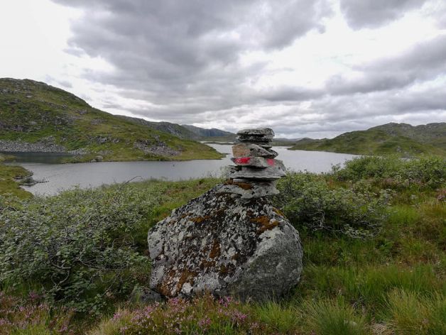 Liten steinvarde på fjellet