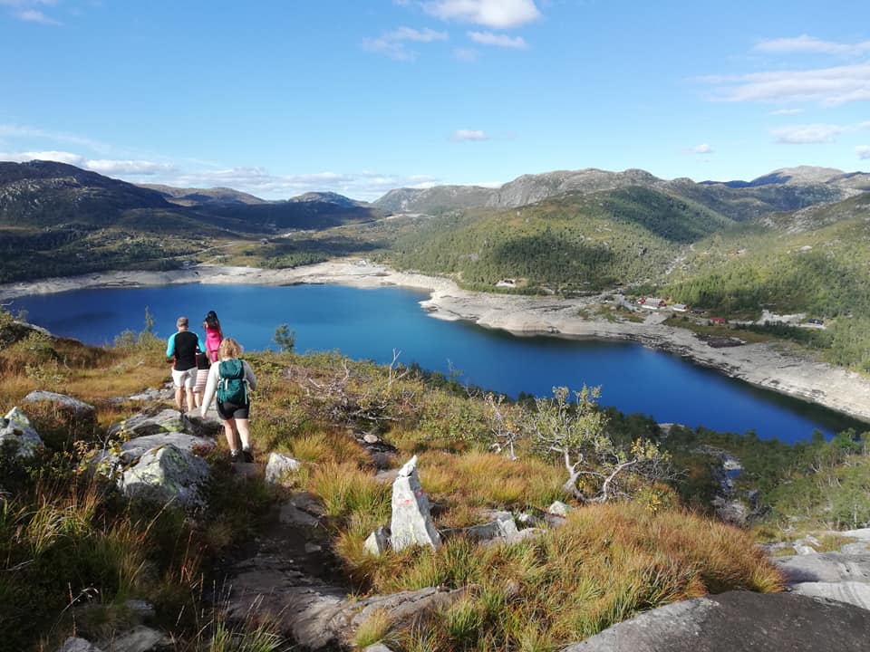 Utsikt over fjellvann