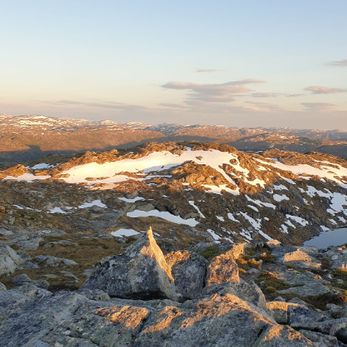 Fjell med noe snø