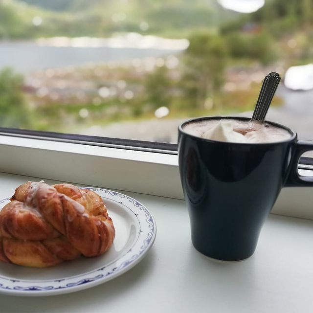 Kanelsnurr og kafe